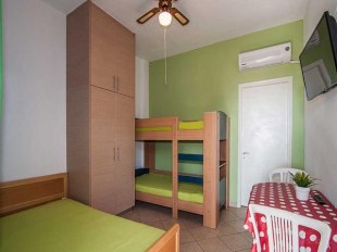 ΕΝΟΙΚΙΑΖΟΜΕΝΑ ΔΩΜΑΤΙΑ ΣΤΗ ΒΕΛΙΚΑ ΚΕΛΕΠΟΥΡΗ ΕΛΛΗ