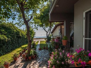 ΕΝΟΙΚΙΑΖΟΜΕΝΑ ΔΩΜΑΤΙΑ ΣΤΗ ΒΕΛΙΚΑ ΚΕΛΕΠΟΥΡΗ ΕΛΛΗ